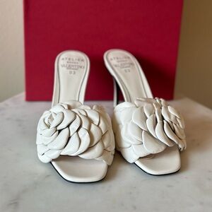 Valentino Garavani Sandals Offwhite size 7